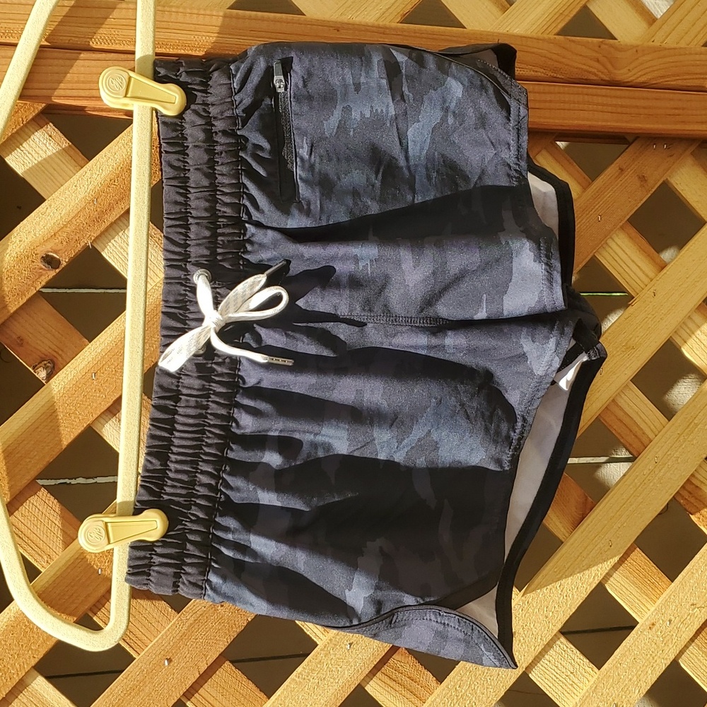 Vuori camo shorts